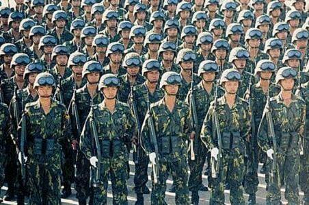 台湾上尉吃瓜事件视频大全,视频大全背后的网络狂欢与反思