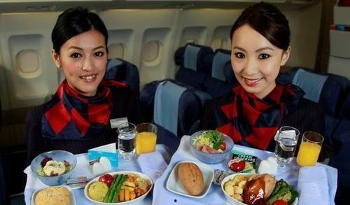 中航空姐吃瓜事件视频,空中美食瞬间引发网络热议
